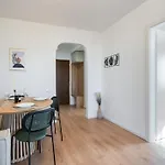 Sunset 2bdr Апартаменти Бухарест